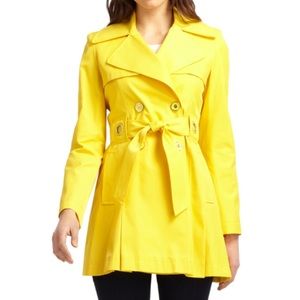 Sz L raincoat. Hardly worn - so cute on!